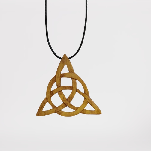 گردنبند مدل چوبی طرح مثلت کد 048