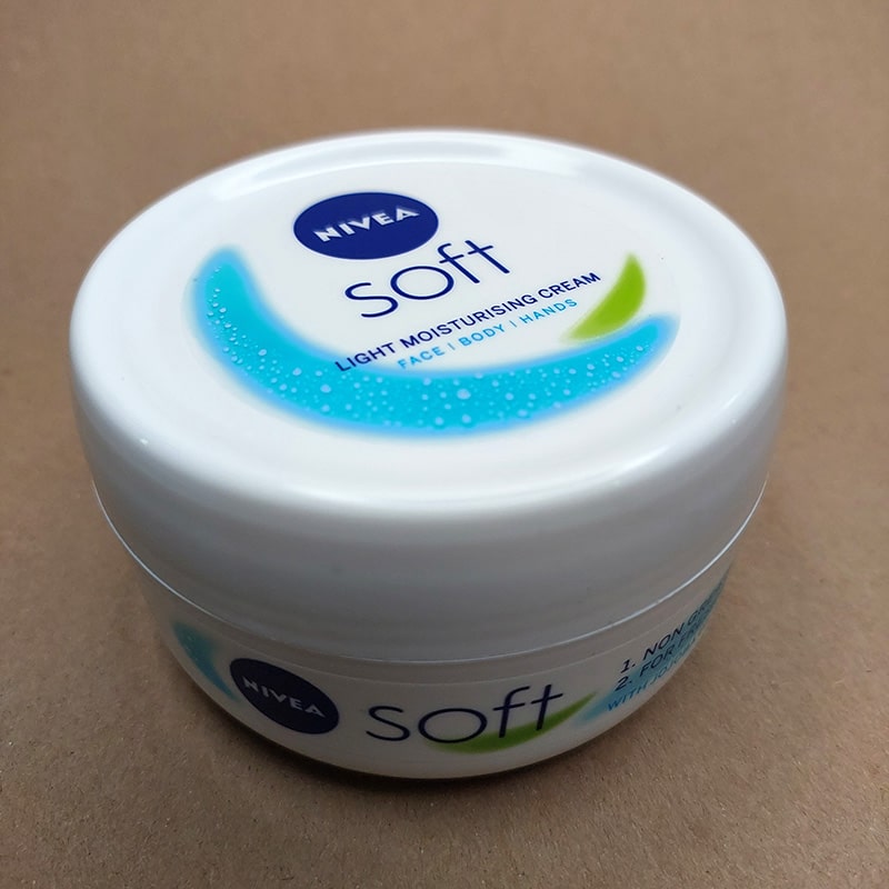 کرم نرم کننده نیوا 200میل آلمانی NIVEA SOFT کد 91256