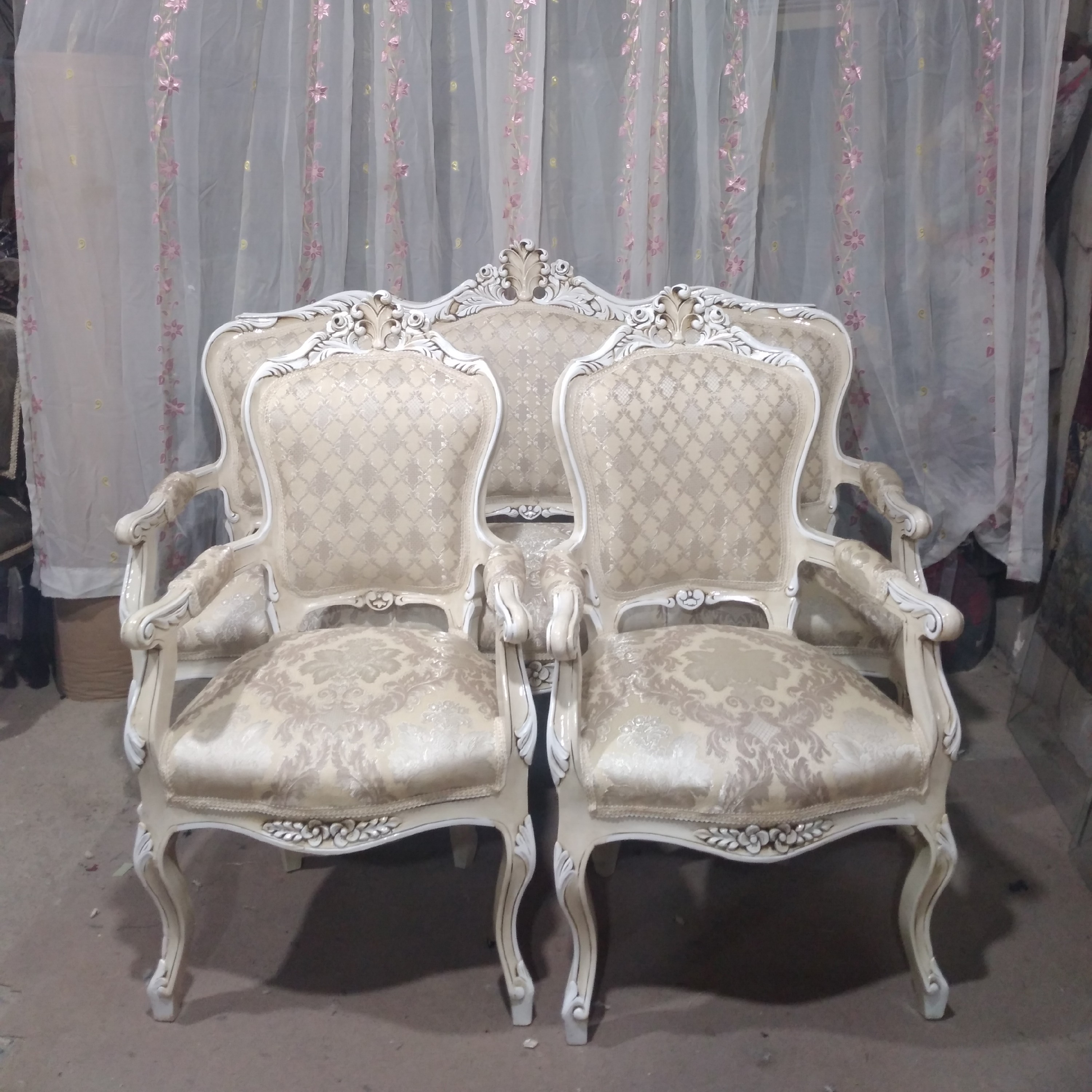 مبل استیل مدل گندم .چوب راش گرجستانی .پارچه شانل یزد .کف فوم سرد با فنر بندی 