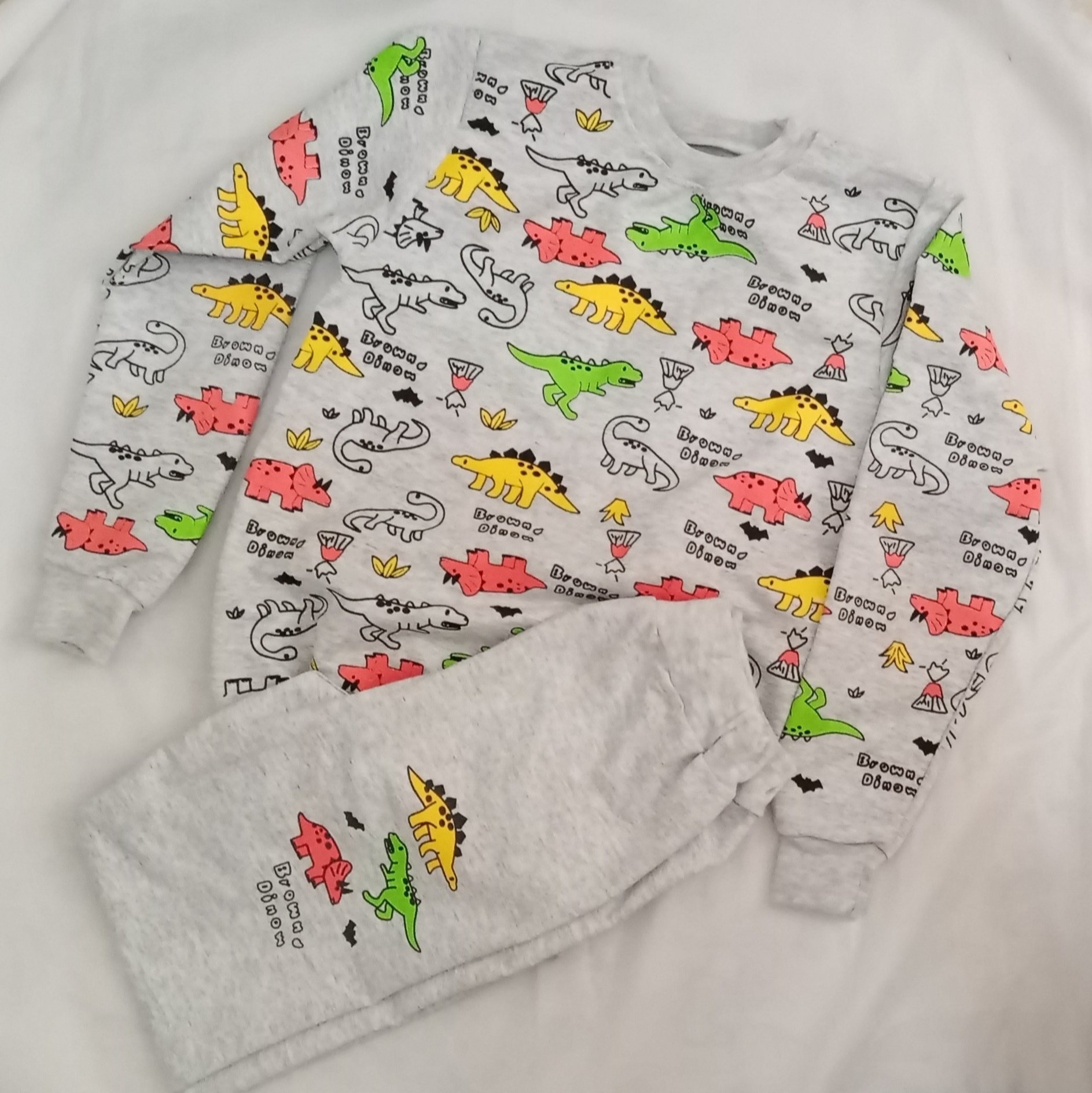 🦖بلوز شلوار دایناسور
سایز بندی 40/45/50/55
