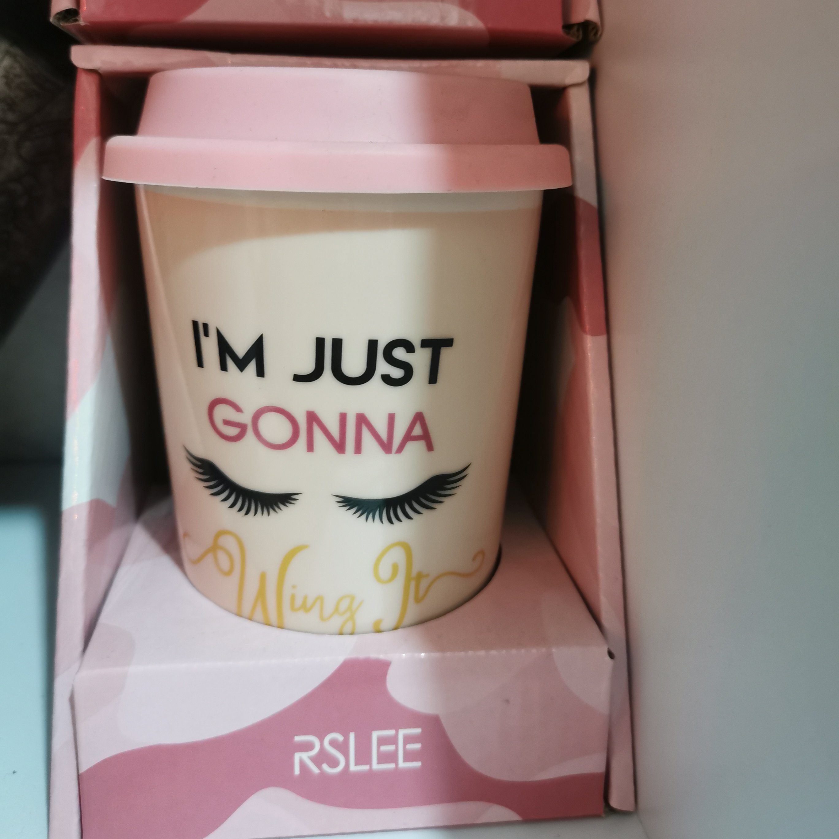 ماگ درب سیلیکونی صورتی باطرح دخترانه و آرایشی. بزرگ و جنس درجه یک 