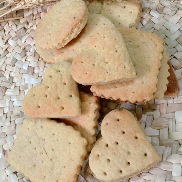 کلوچه زنجبیلی تهیه شده از ارد زنجبیل روغن پودرقند پخت روز به سفارش مشتری دروزن های نیم و یک کیلویی