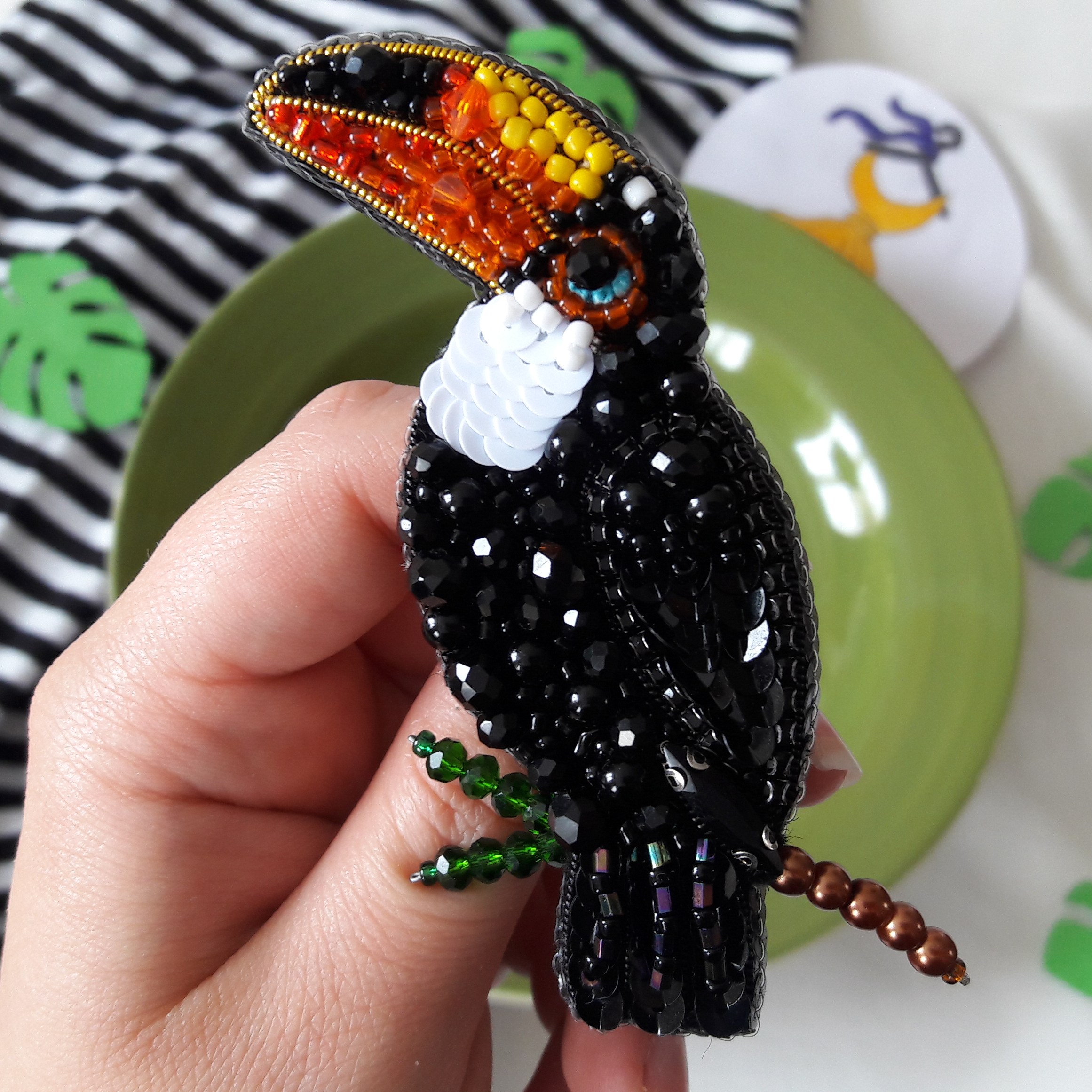 سنجاق سینه جواهردوزی توکان