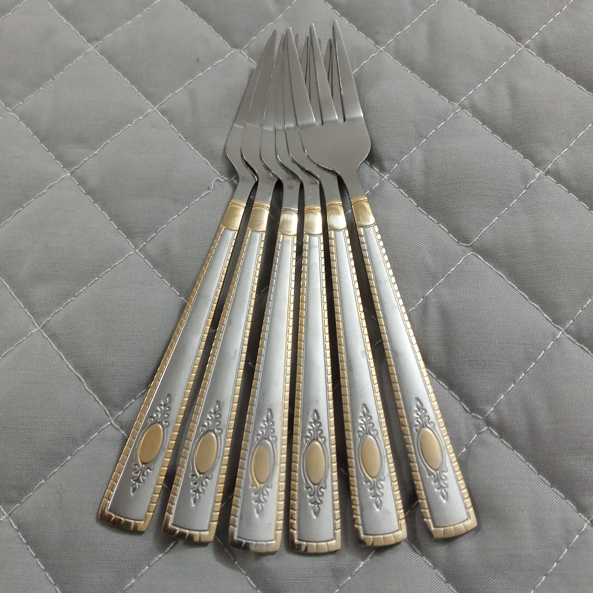 چنگال میوه خوری استیل طلایی یونیک لایف بسته 6 عددی طول 15 و ضخامت 2 میل    