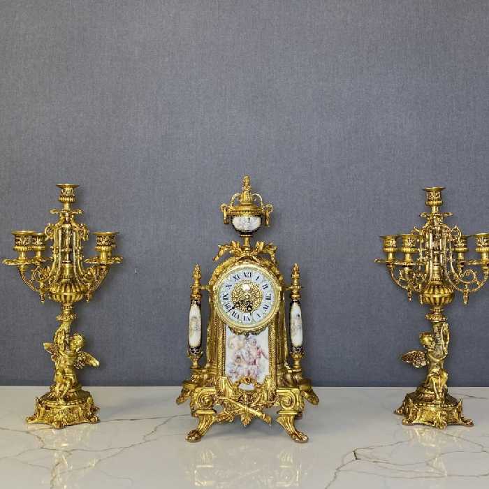 ساعت و شمعدان طلایی با ساعت آبی برنز