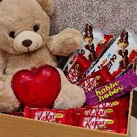 باکس ولنتاین طرح چوب شکلات بوئنو دوتایی کیت کت مینی هوبی عروسک خرس  