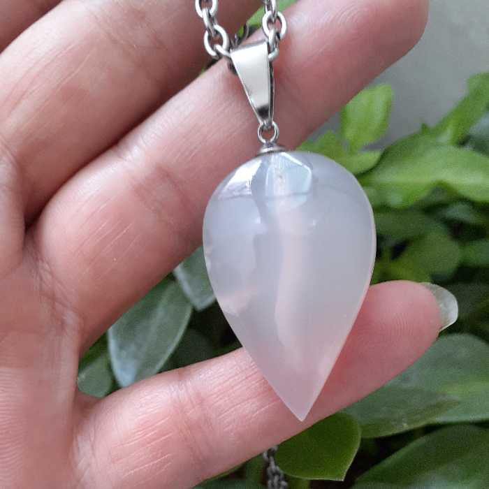 گردن آویز سنگی اززعقیق صد در صد طبیعی و معدنی  تراش دست خودم