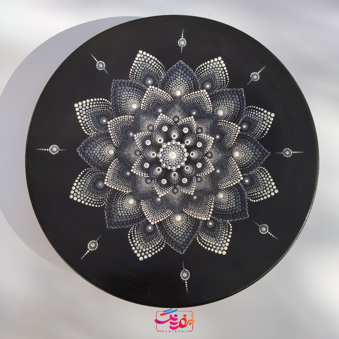 دیوارکوب رنگ مشکی نقطه کوبی شده سایز 35 سانتی متر 