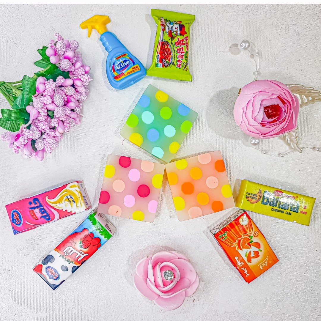 پاک کن خال خالی . اطرافش مگنت یخچال هست و برای دکور . پاکن فانتزی لوازم تحریر فانتزی لوازم مدرسه