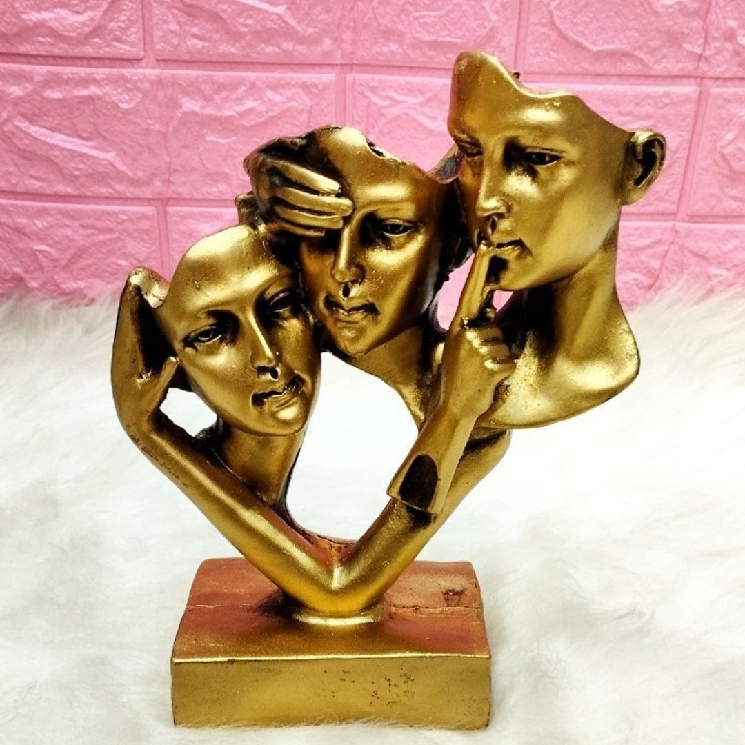 مجسمه رخ  سه تایی