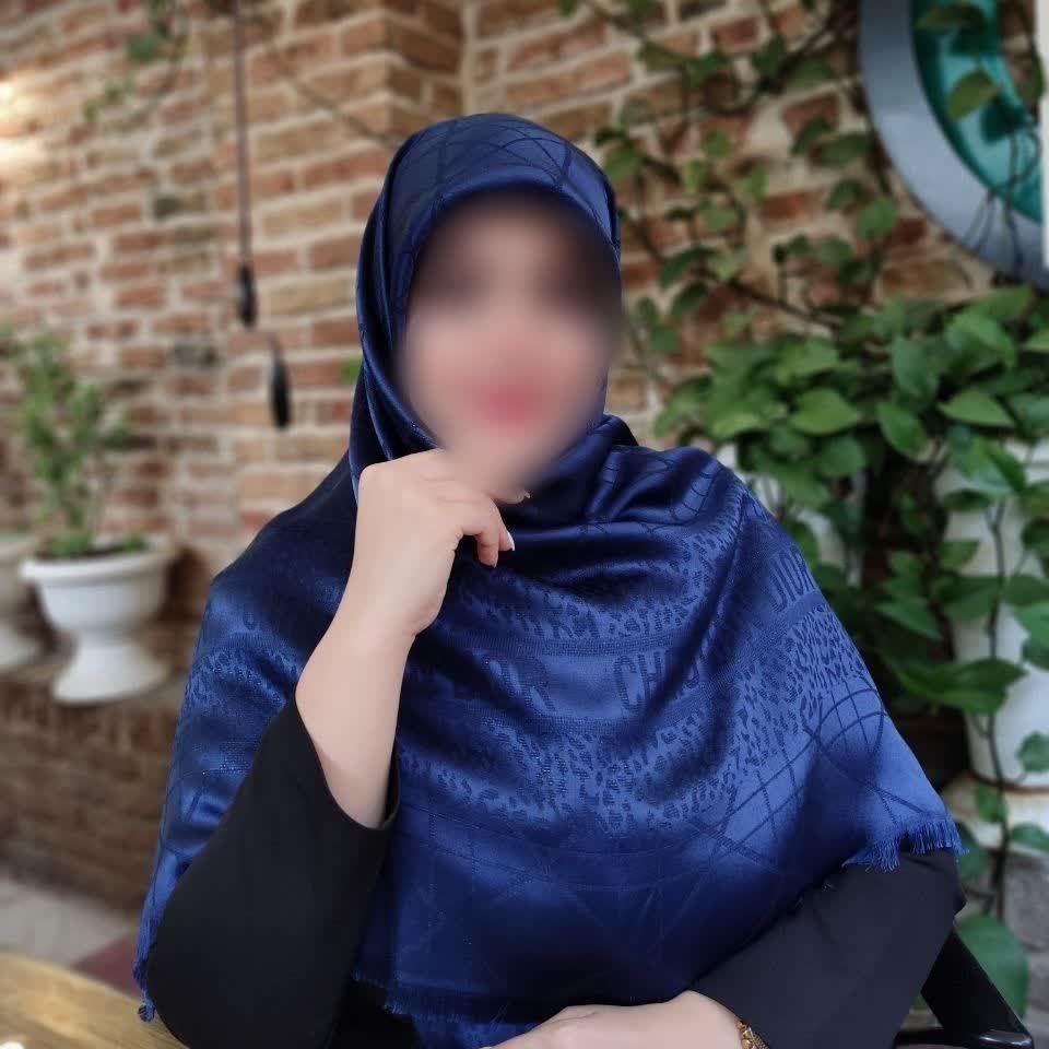 روسری نخ ابریشم ژاکارد دو رو لمه دار
ریشه پرزی هست
کیفیت بی نظیر و متفاوت
سُر نمیباشد
قواره140
وارداتی درجه یک