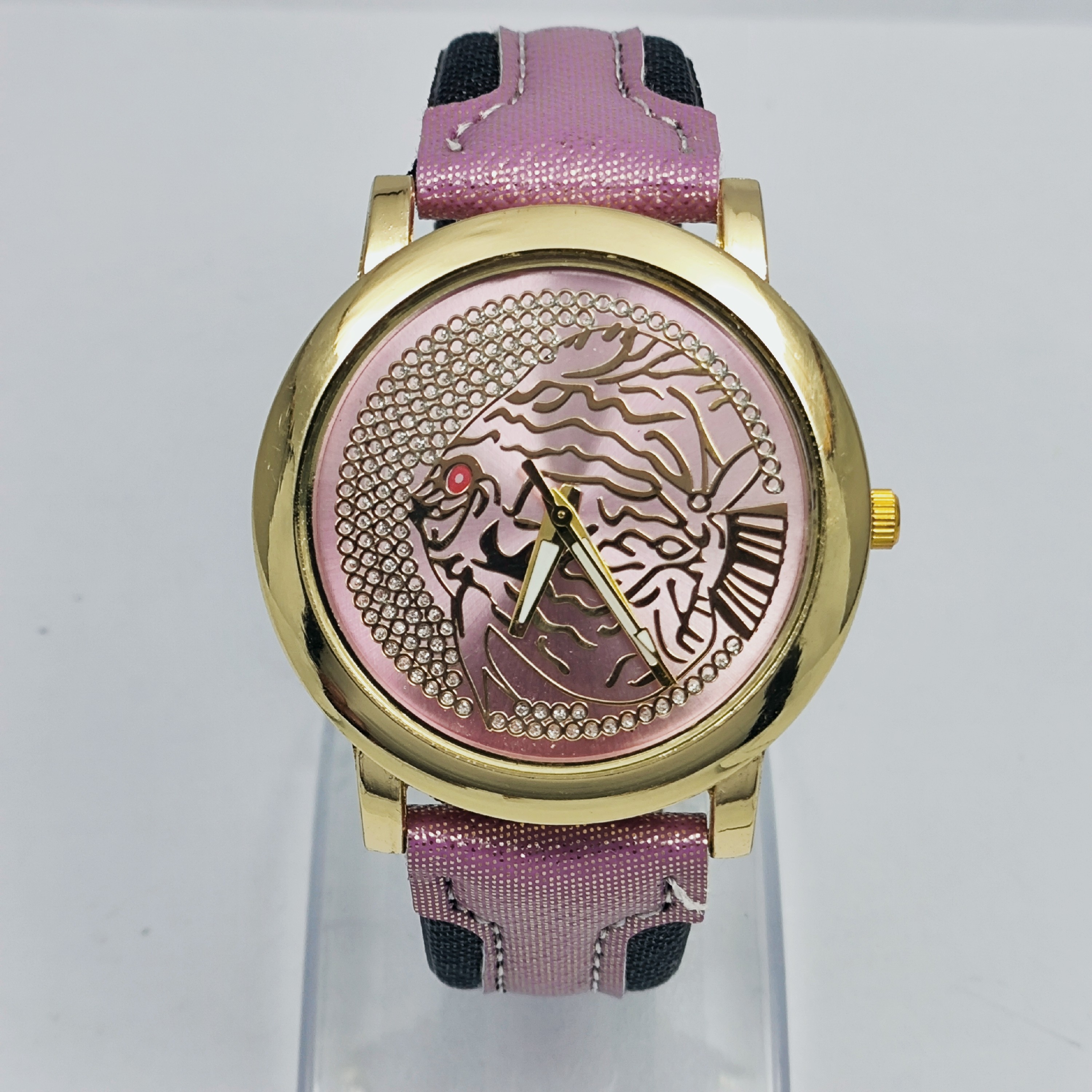 ساعت مچی زنانه و دخترانه والار به همراه جعبه کادویی وباطری اضافی 