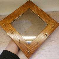 آینه جاکلیدی دار چوبی دستساز مدل لوزی ضلعی 