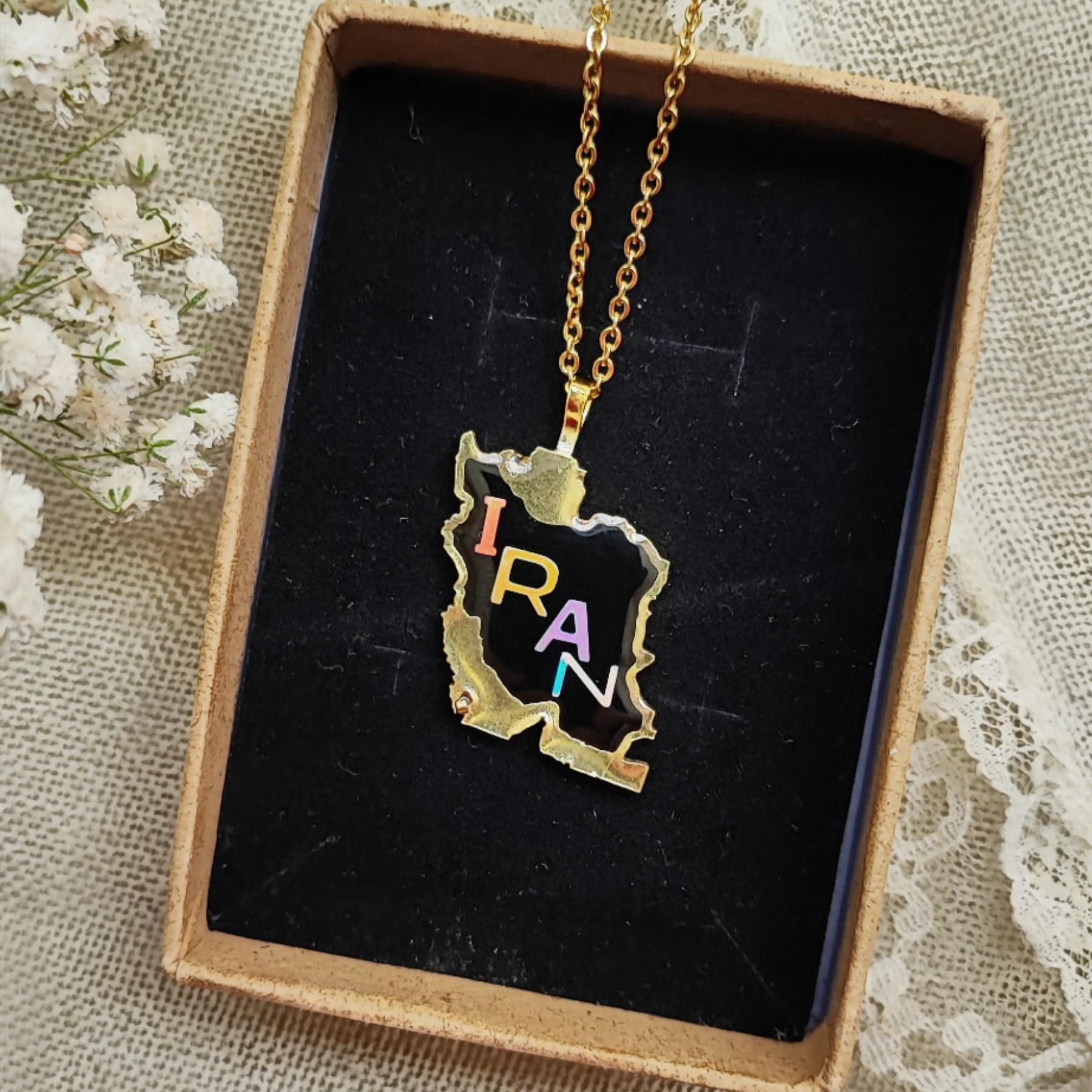 گردنبند ایران فریم برنجی زنجیر استیل رنگ ثابت 