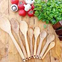 قاشق چوبی متوسط مناسب پخت و پز انواع غذاها رنگ قهوه ای روشن 