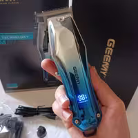 ماشین اصلاح قوی و باکیفیت GEEMY مدل GM-6718 موجود در فروشگاه قشمی شاپ INSTAGRAM QESHMISHOP 