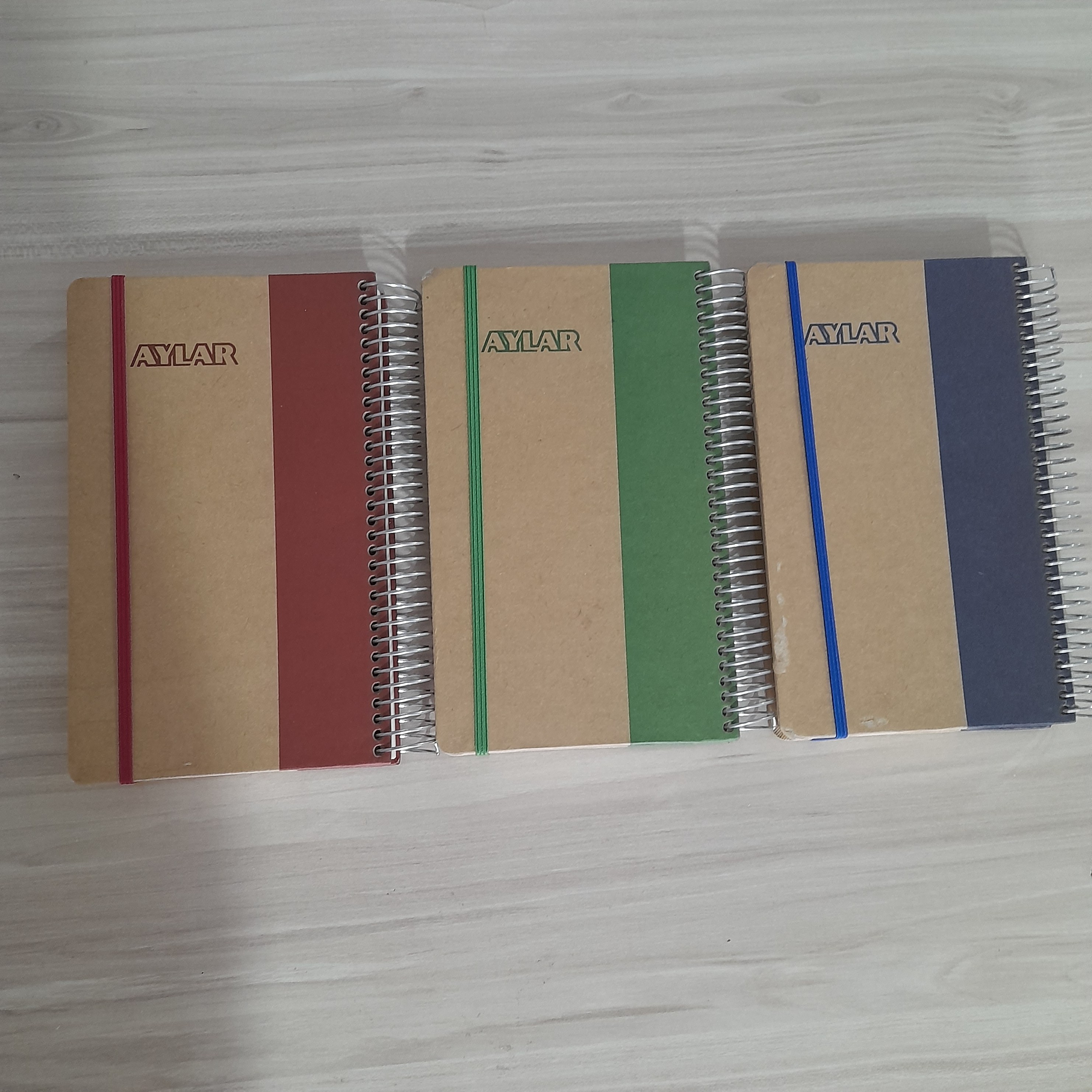 دفترچه یادداشت آیلار 200 برگ جنس عالی مناسب یادداشت های روزانه