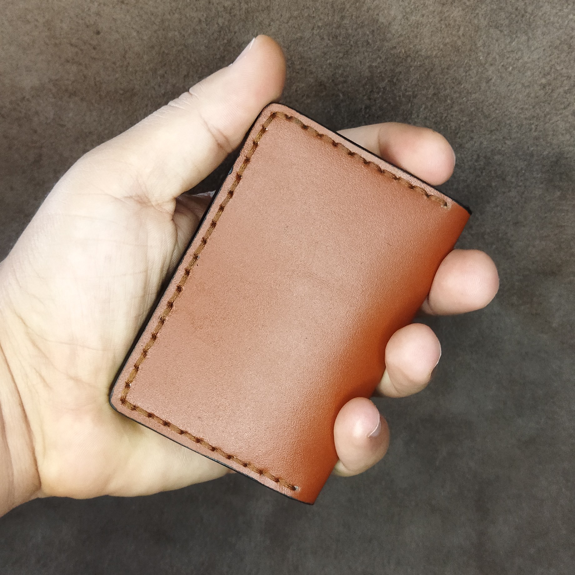 جا کارتی دست دوز با چرم گاوی طرح گلاره