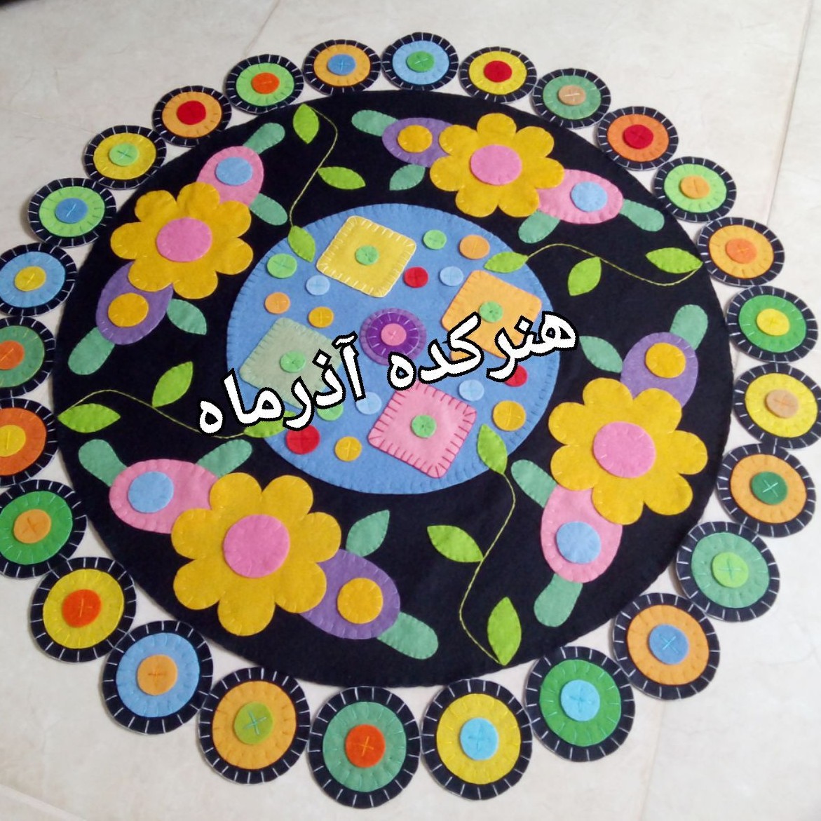 رومیزی طرح گل های بهاری در طرح ها و رنگ های متنوع و زیبا مناسب برای جهیزیه عروس و کادو با قطر حدودا 70 سانت