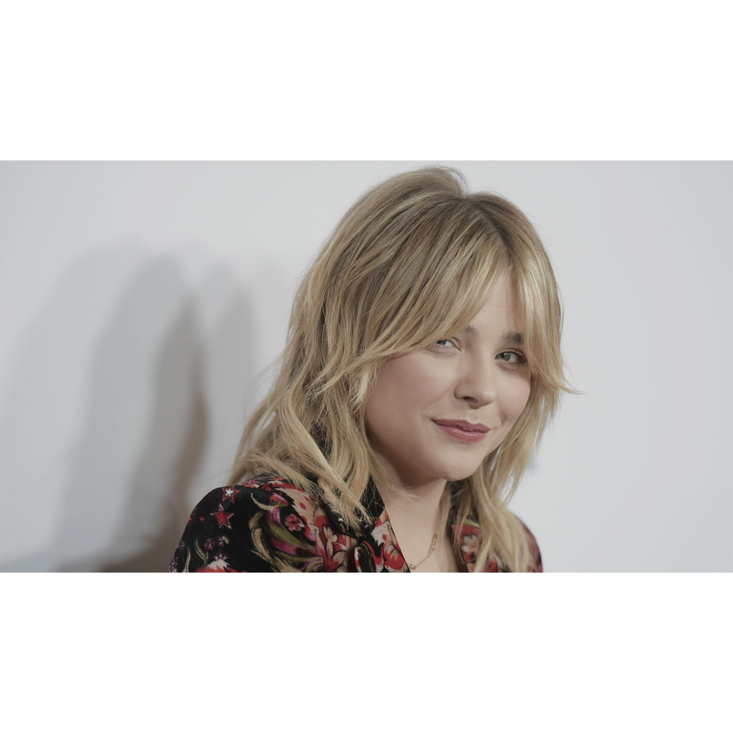 تابلو شاسی مدل بازیگر کلویی گریس مورتز T6582