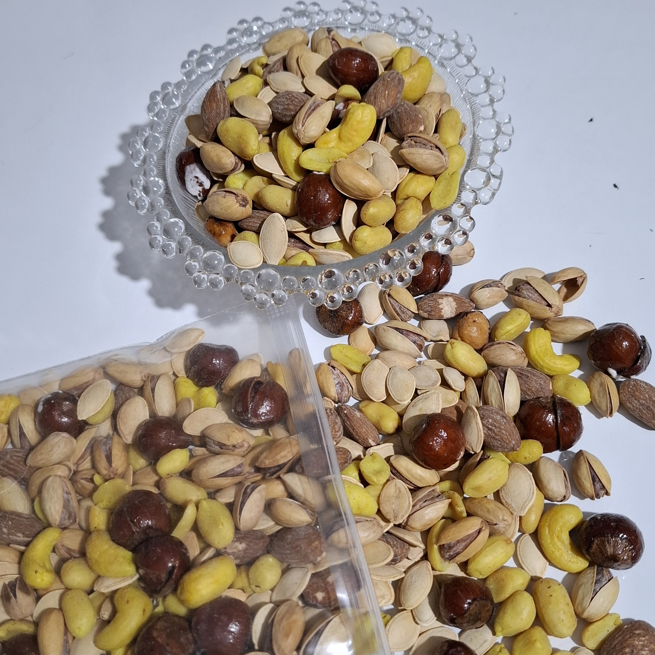 آجیل مخلوط لوکس و قیمت مناسب برای یلدا و دورهمی ها در بسته های نیم کیلویی