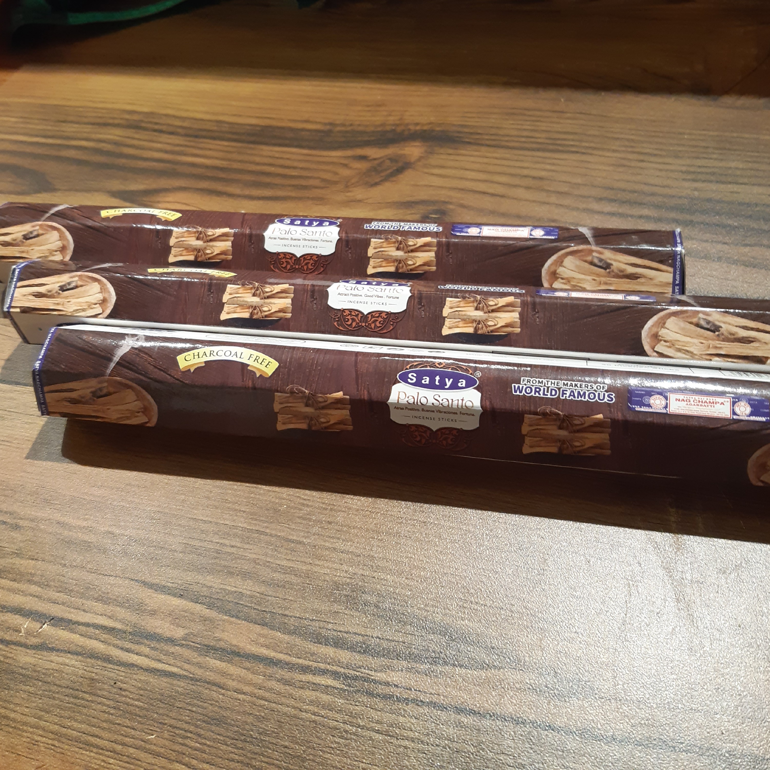 عود با رایحه چوب  پالو سانتو برند ساتیا با تخفیف ویژه در بسته بندی 20 عددی