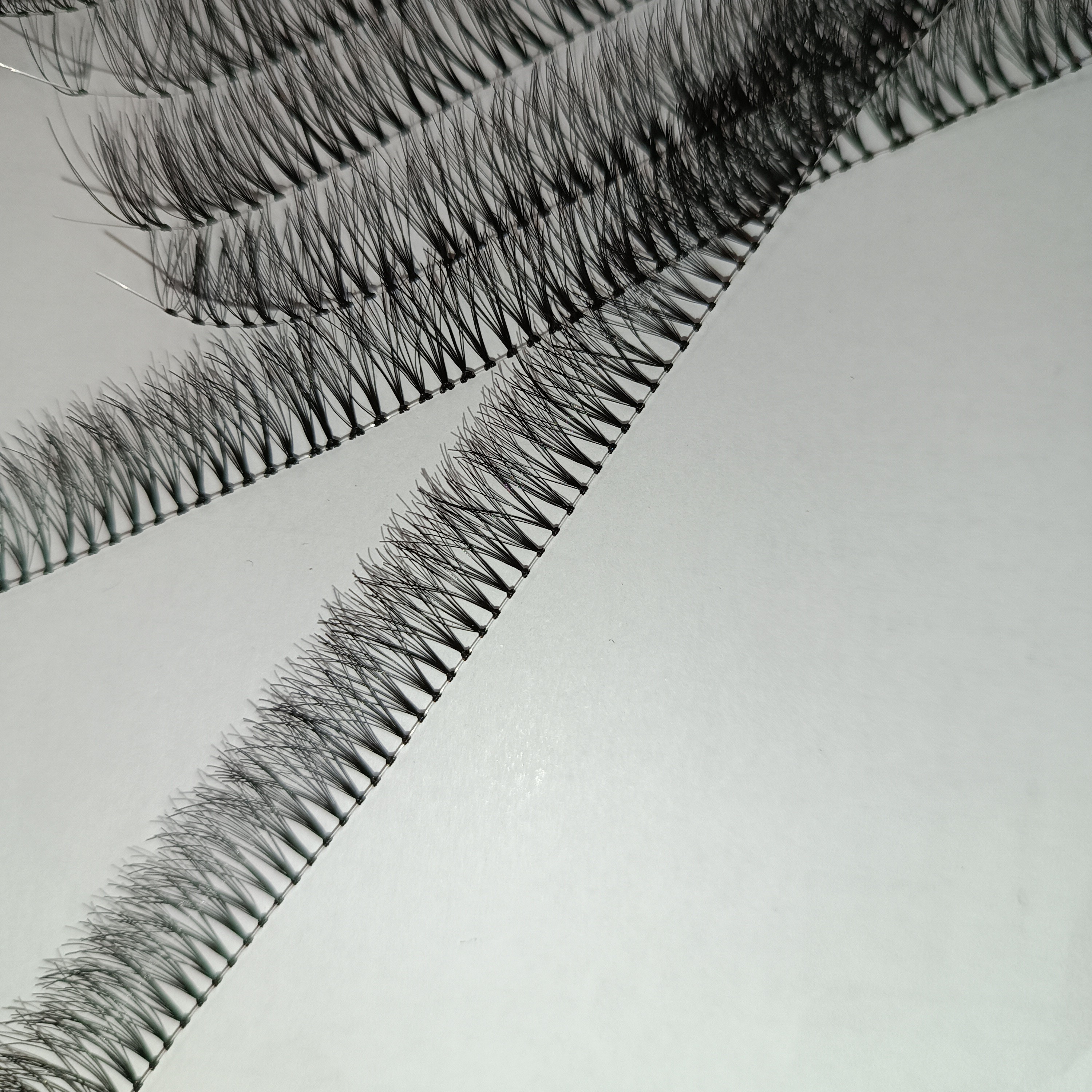 10 عدد مژه ریسه ای سایز 14 ابریشمی سه بعدی انواع مژه مصنوعی 3d مژه ریلی فیشر کینگ کایلی مژه ردمی  چسب مژه هیدن موجوده 