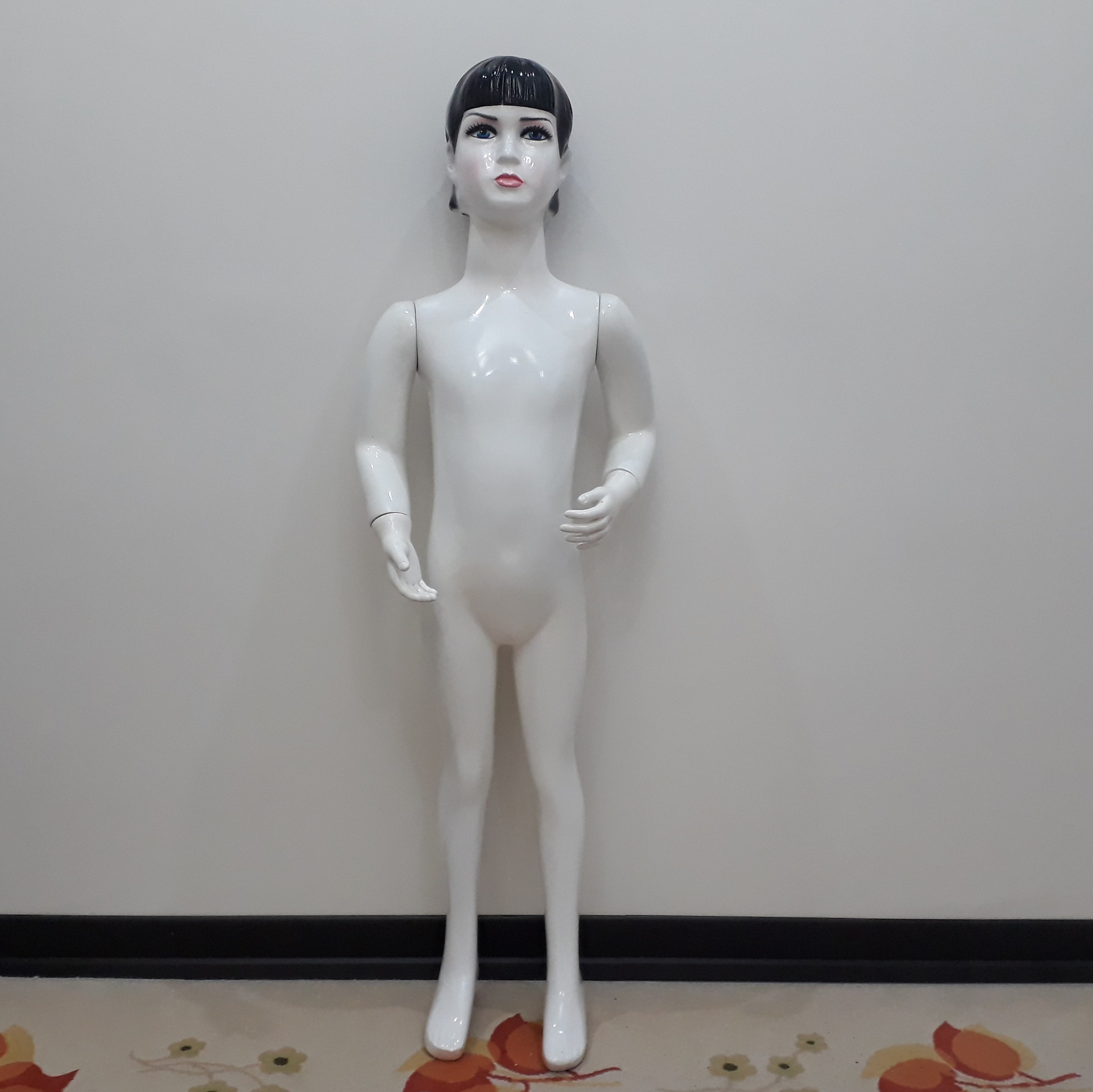 مانکن بچه  گانه