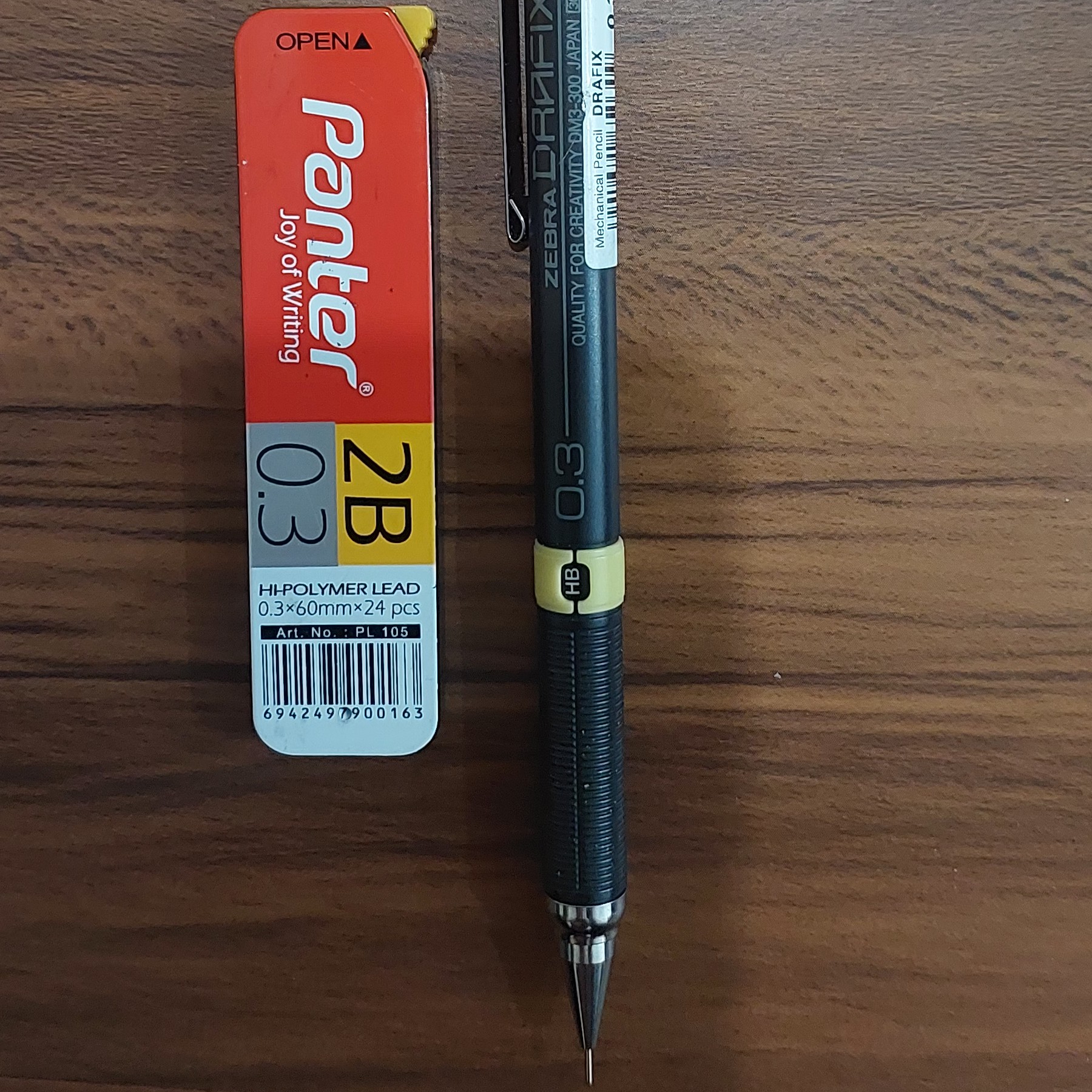 - اتود 0.3 میلی متری زبرا مدل Drafix  به همراه
 نوک اتود 0.3 میلی متری پنتر 2B

