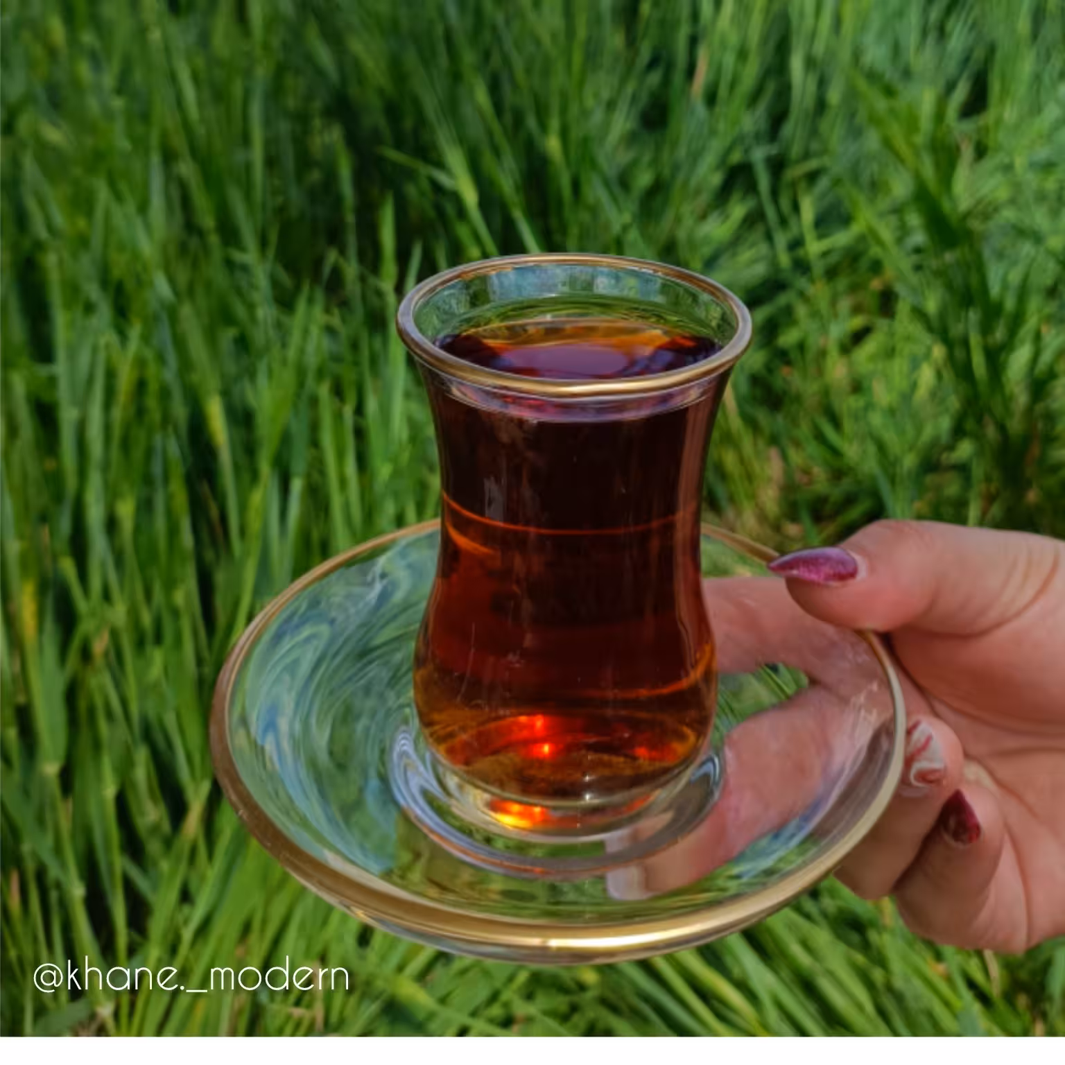 استکان کمرباریک لب طلایی