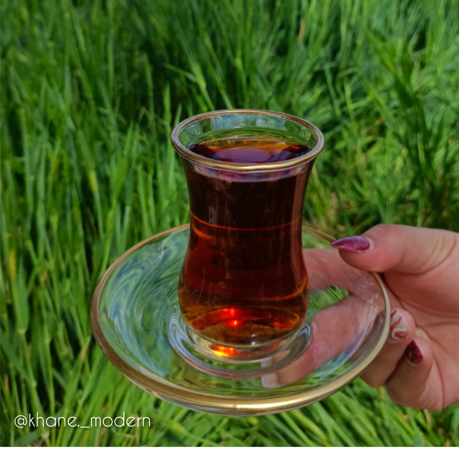استکان کمرباریک لب طلایی