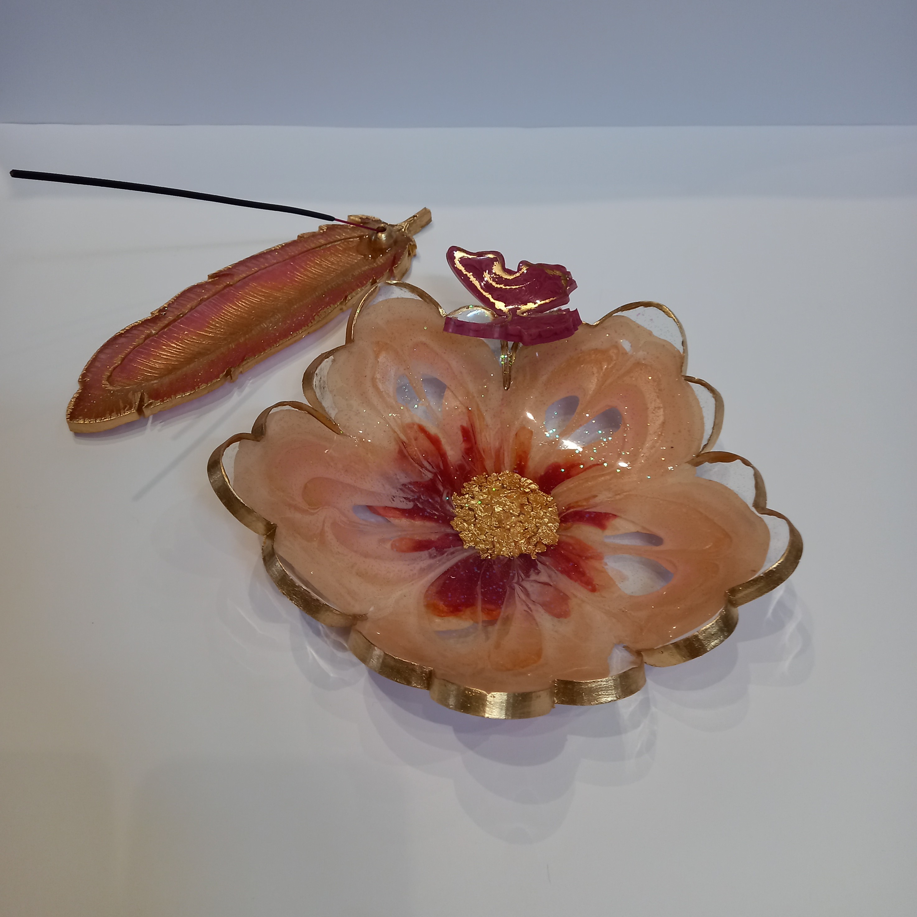 شکلات خوری ازجنس رزین رنگ صورتی طلایی بافت سه بعدی 