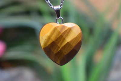 مدال آویز قلبی چشم ببر