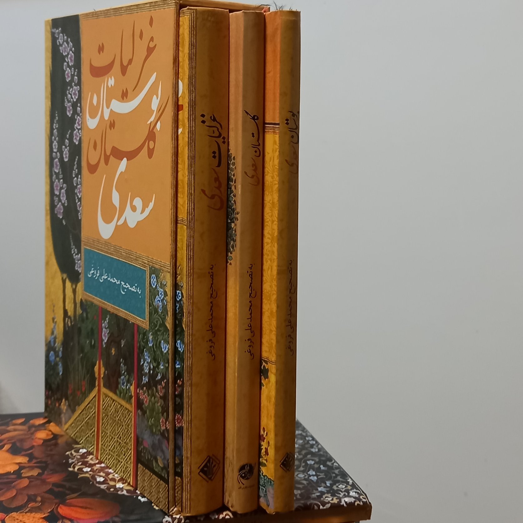 کتاب دوره کامل 3 جلدی غزلیات سعدی(همراه با گلستان و بوستان تصحیح محمد علی فروغی)