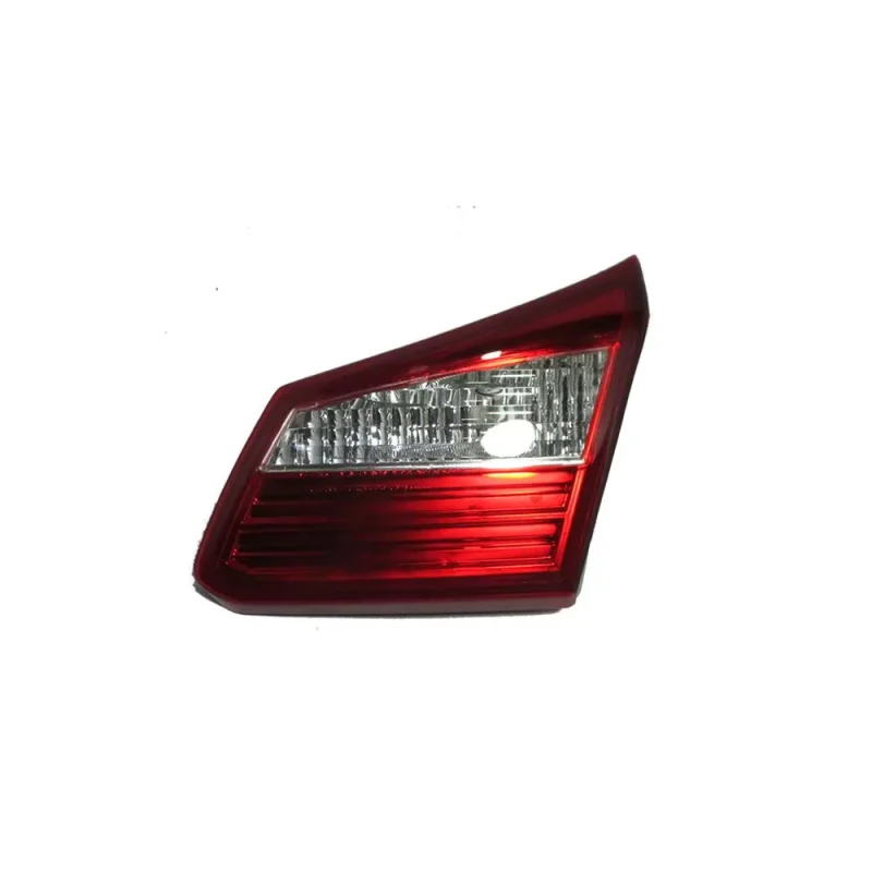 چراغ عقب راست روی درب صندوق چری تیگو 8