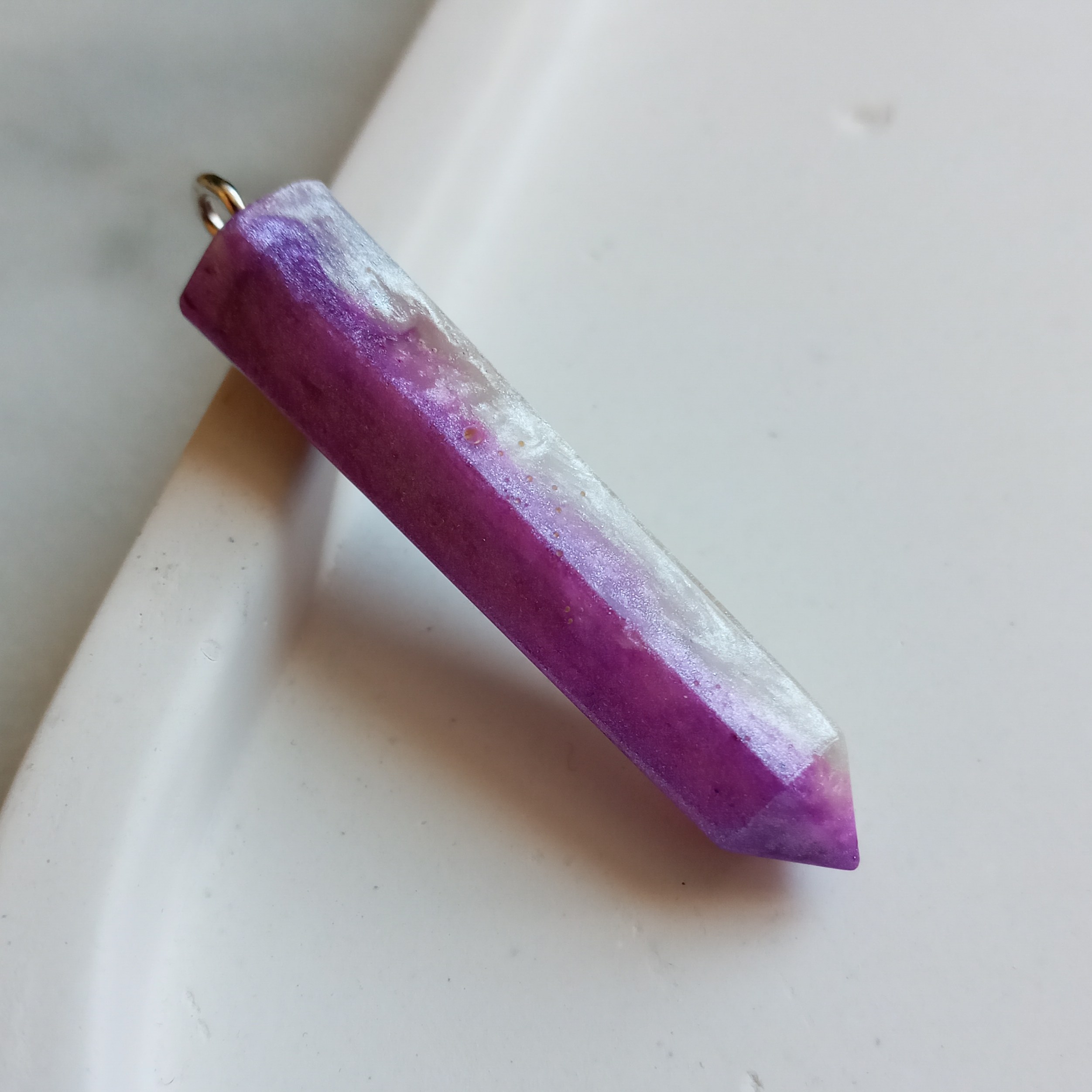 گردنبند منشوری بنفش