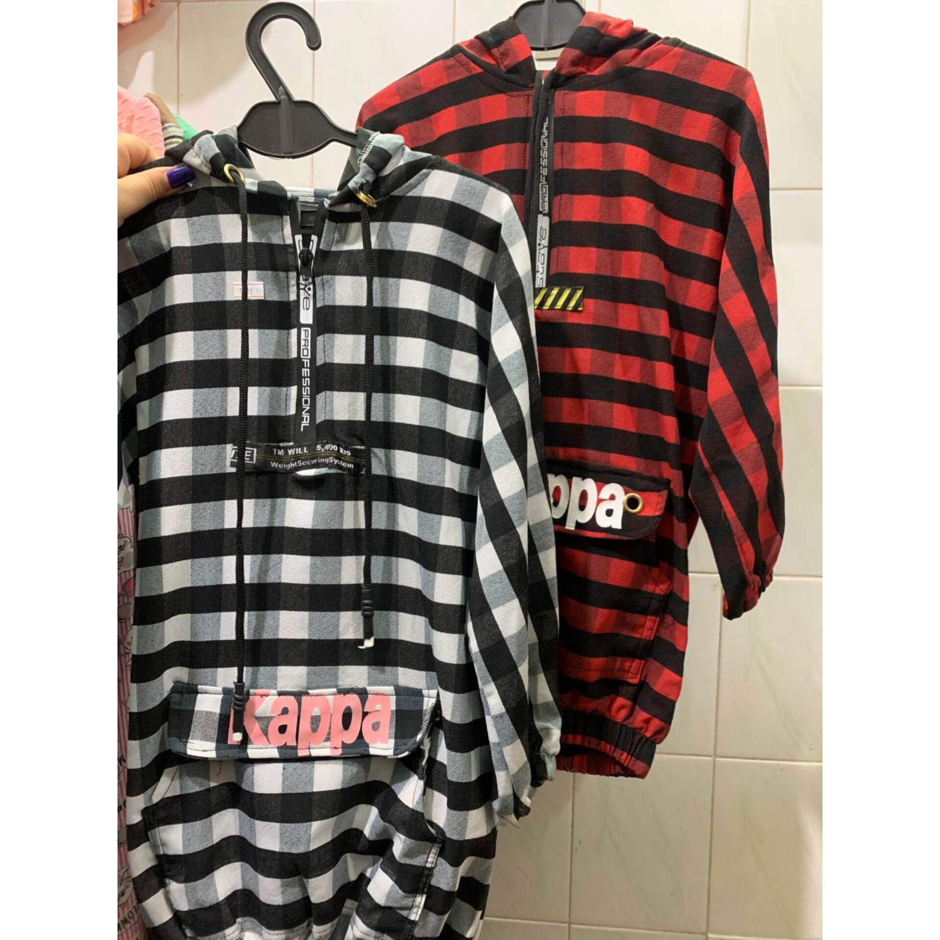 هودی چهارخونه، پاییزه کلاه دار، کودک و نوجوان