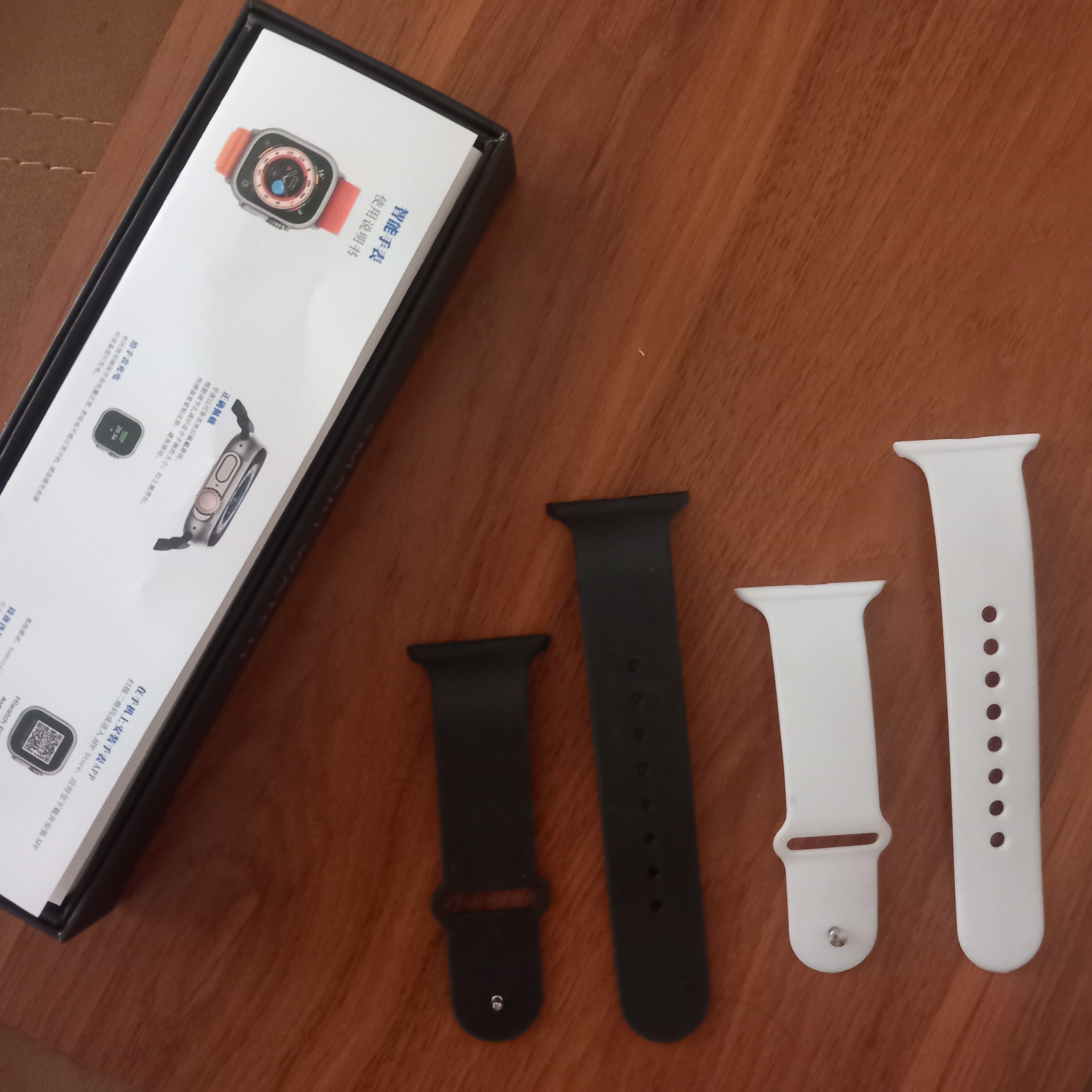 بند ساعت مچی هوشمند و دیجیتال در رنگ مشکی و سفید