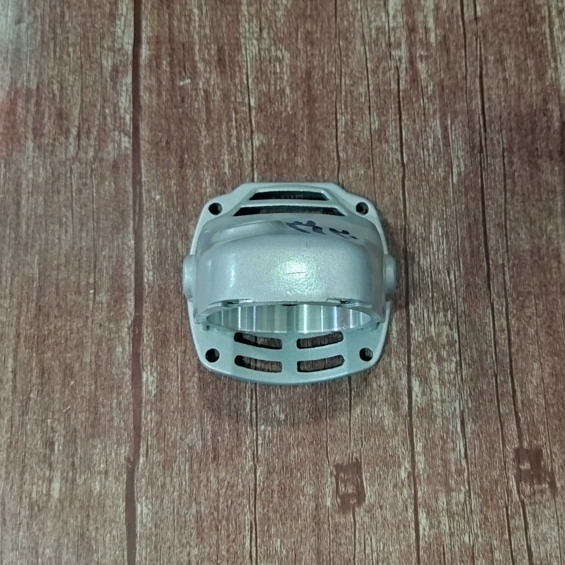 پوسته گیربکس مینی فرز رونیکس مدل 3120 رنگ نقره ای وزن 119 گرم طول 6.5 سانتی متر 