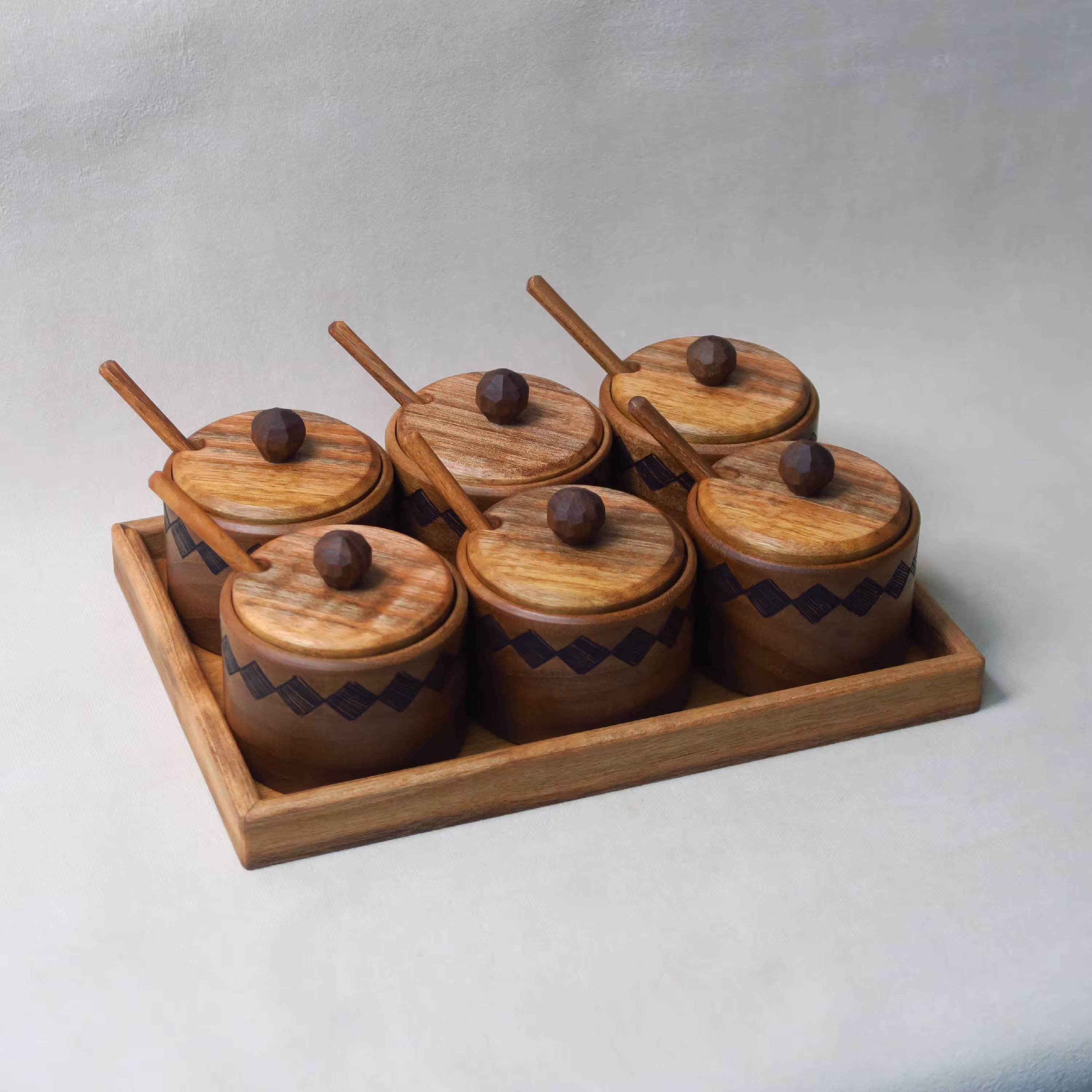 جا ادویه ای دستساز چوبی طرح سوخته کاری 