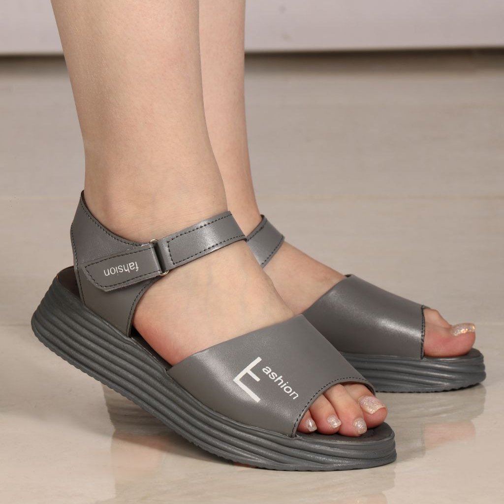 زیره پیو
کیفیت عالی
کمربند چسبی
سایز 37 تا 40
قیمت