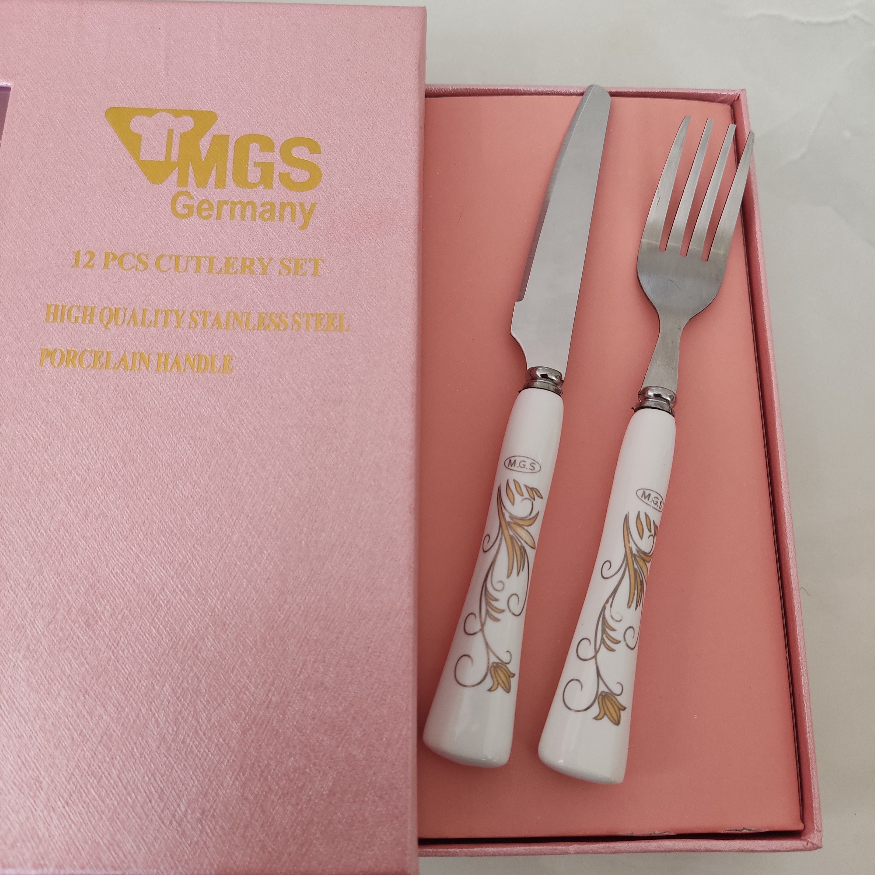 کارد و چنگال میوه خوری سرامیکی مارک ام جی اس 12 عددی 6 عدد چنگال و 6 عدد کارد طلایی 