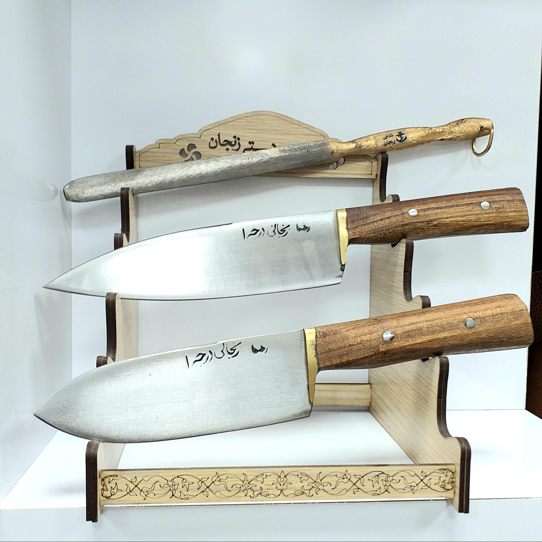 چاقوزنجان چاقوی زنجان ست سه عددی چاقو قصابی چاقو سلاخی تیغه فولا فنرماشین رضا زنجانی درجه یک دست ساز همراه بامصقل تیزکن