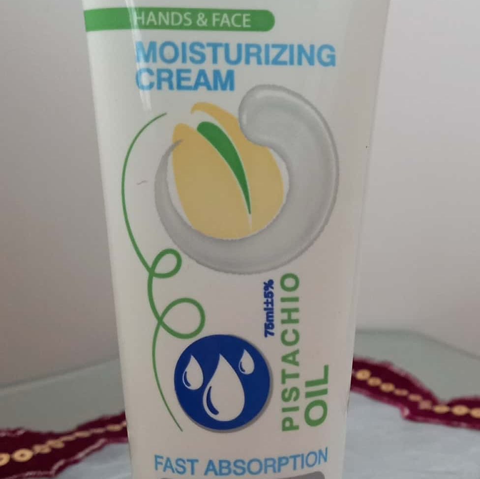 کرم مرطوب کننده  مخصوص پوست های چرب