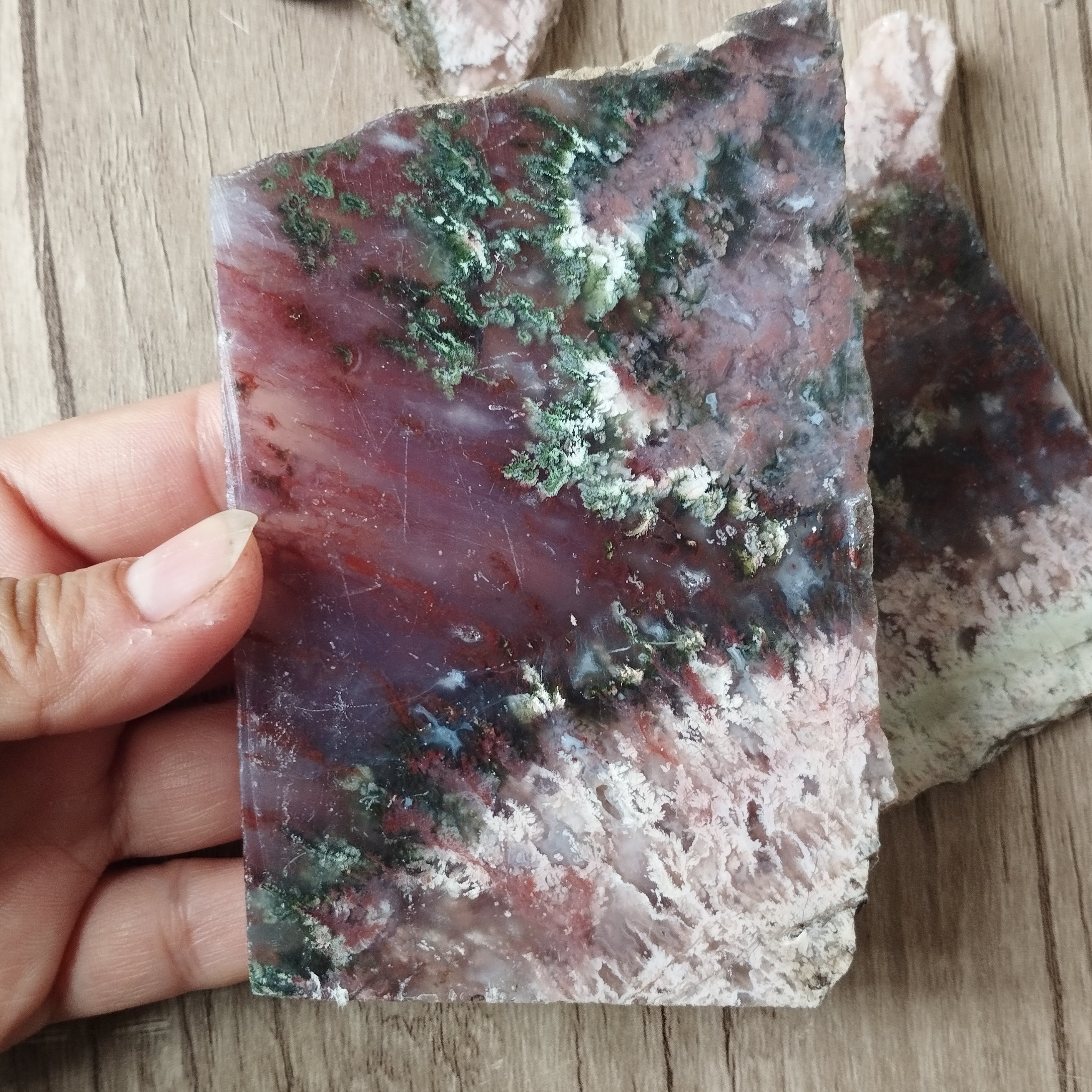  عقیق شجر بهاری اسلایس شده معدنی و اصل. مناسب برای دکور یا کلکسیون و رومیزی با ساخت نگین با خواص بسیار سنگ عقی