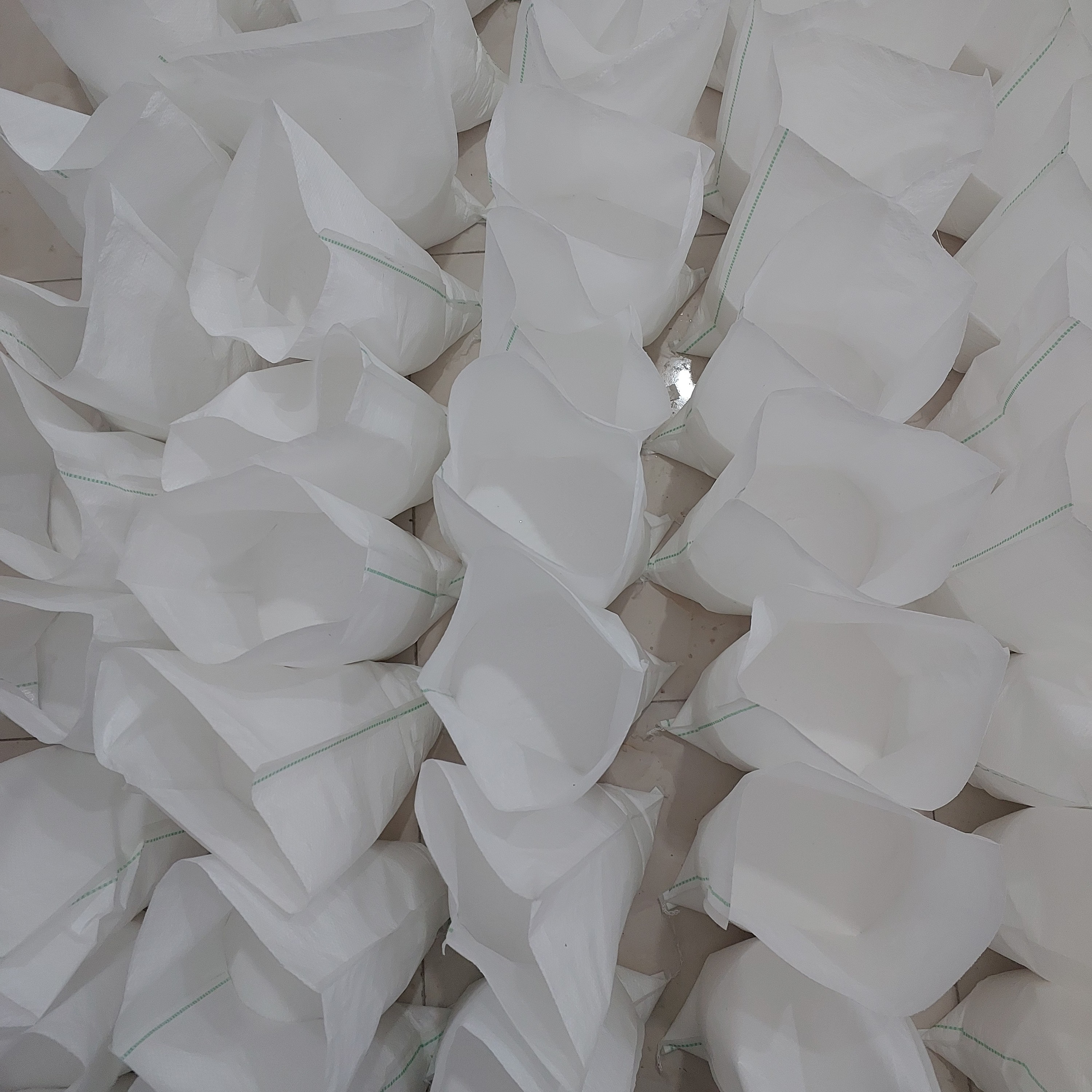  دلنمک جهرم  نمکدانی خانواده اصل درجه1 ( 10 کیلویی  داخل کیسه لمینت) فروش ویژه