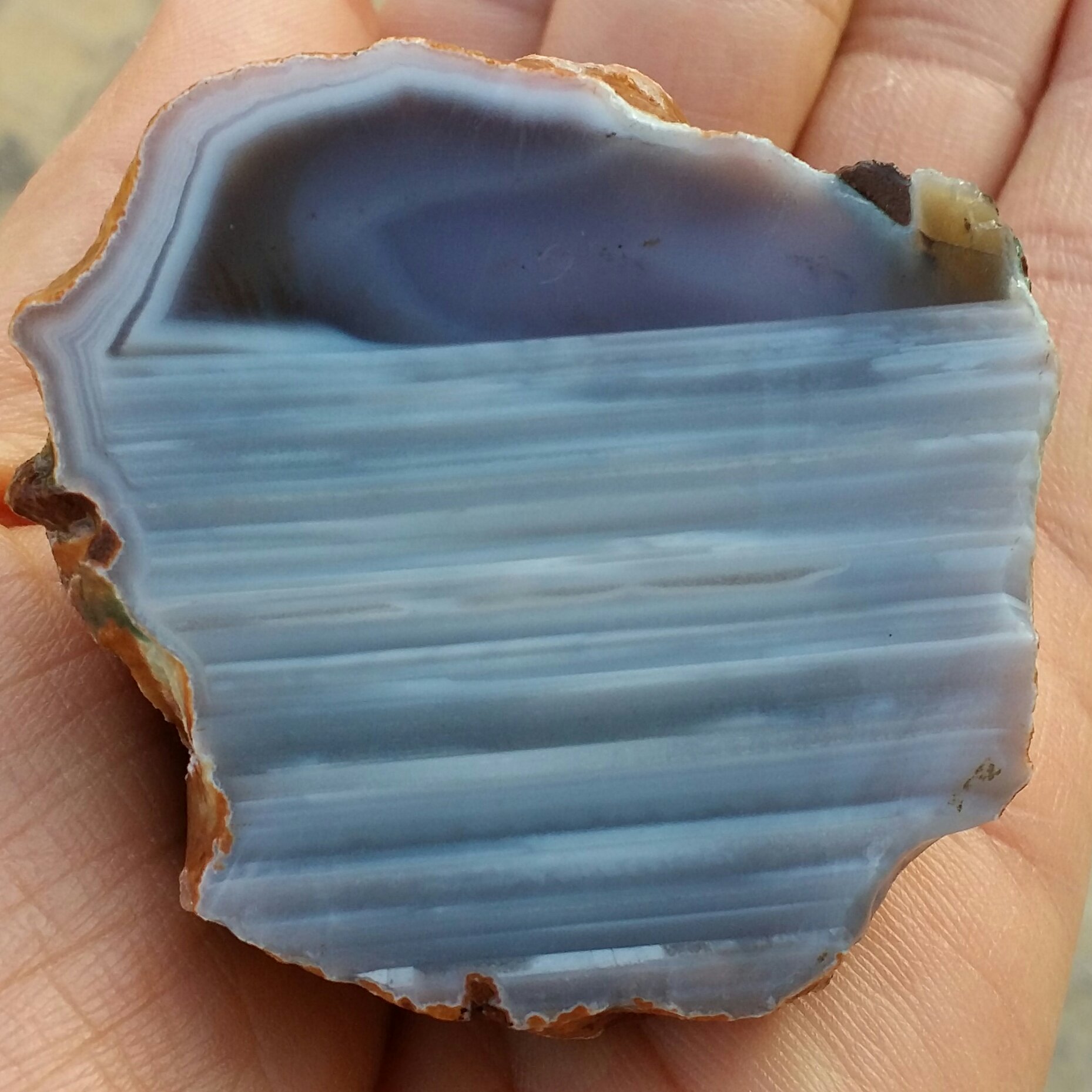 اسلایس سنگ راف عقیق سلیمانی 3 بعدی رنگی خطی منظم محشر صد در 100 طبیعی شاهکار خلقت دیدنی
با قابلیت ساخت چند نگین محشر رر