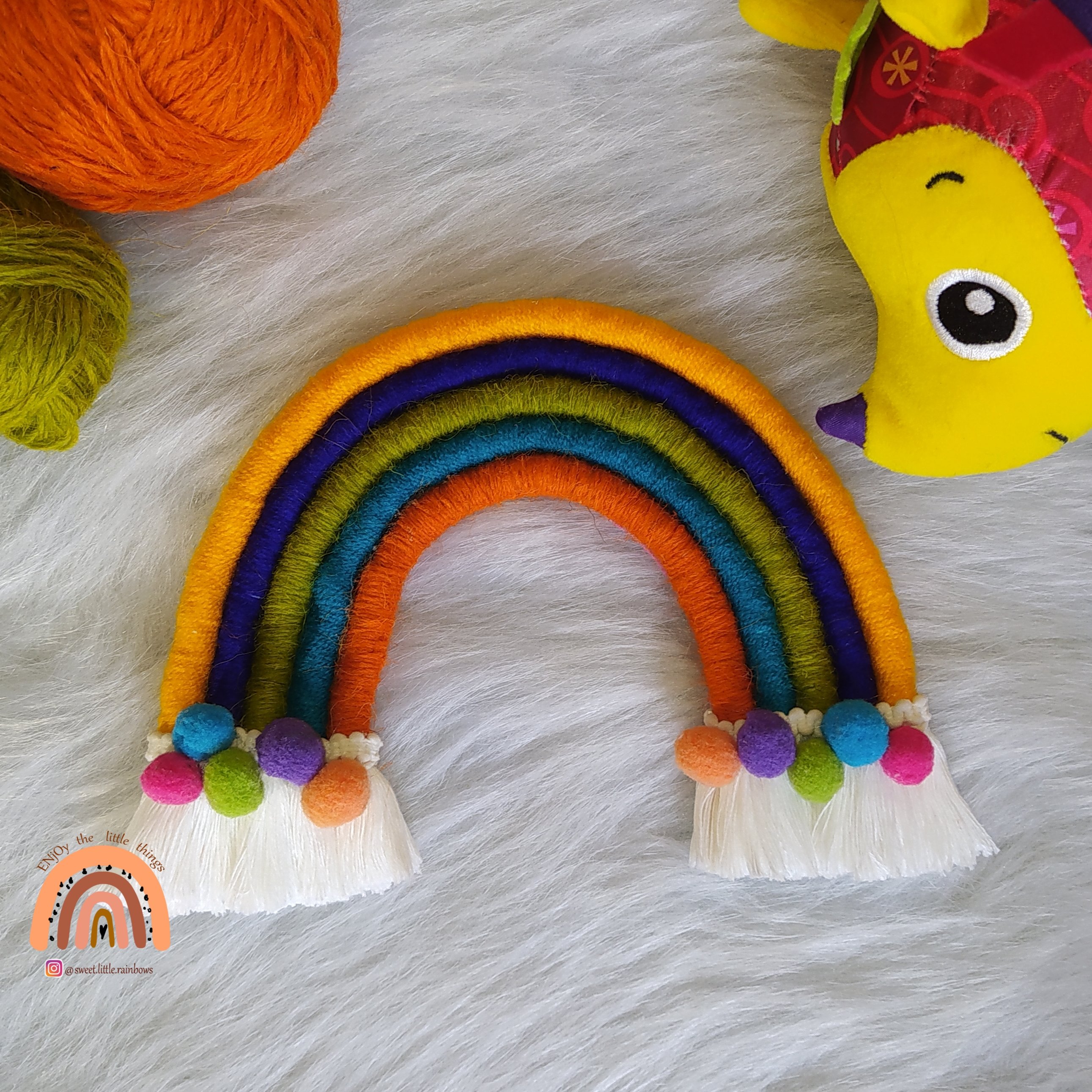 آویز رنگین کمان منگوله دار