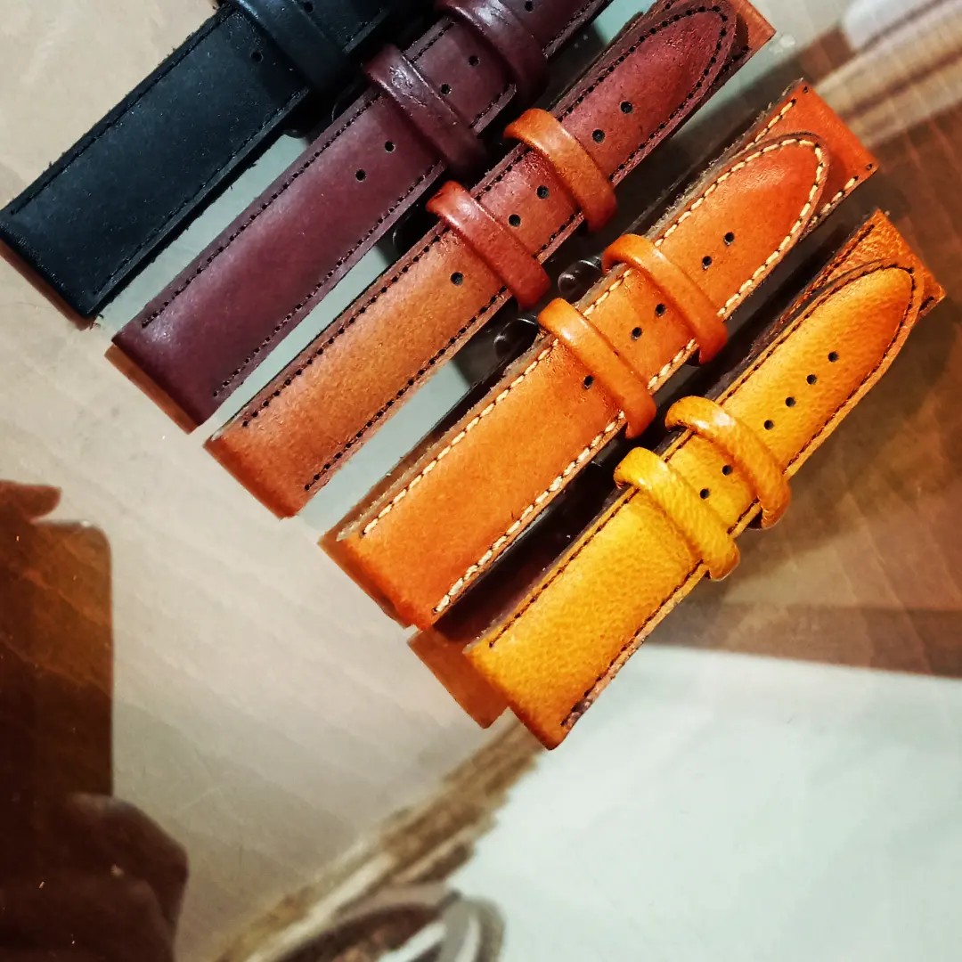 بند ساعت  تهیه شده از  بهترین چرم طبیعی گاو  رنگ و سایز دلخواه مشتری