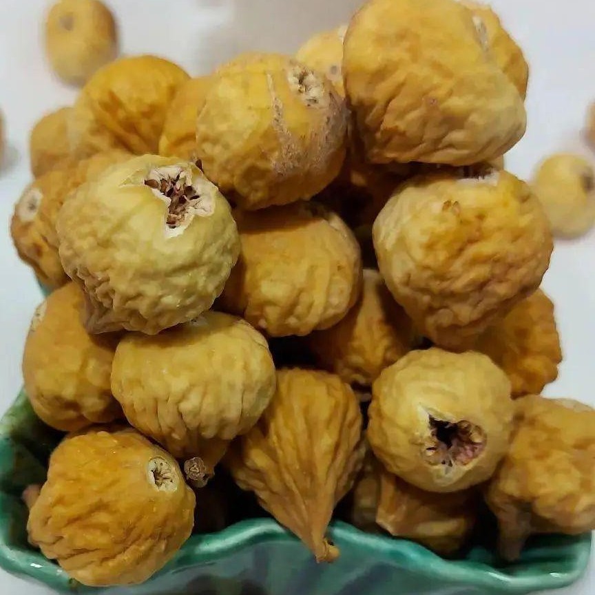 انجیر سایز  متوسط AA   پر دانه شیرین گوشتی نرم تازه سفید و یکدست 